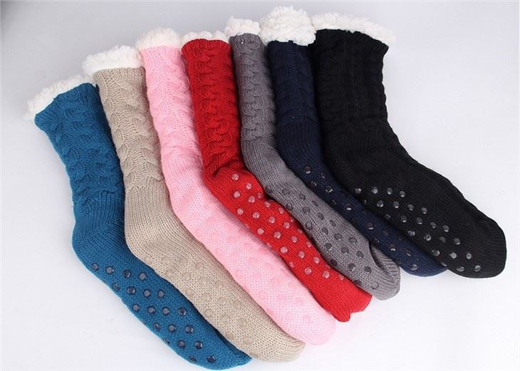 Cable Knit Crew Socks